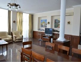 Оренда великого будинку на свята з красивою територією. Басейн, альтанка, більярд, теніс, фото №3
