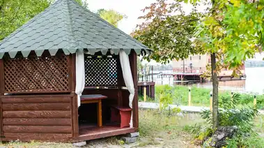 Аренда беседки закрытая с бассейном. Речка, пляж, рыбалка