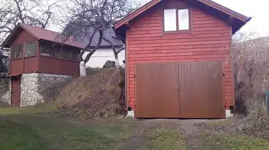 Коттедж на берегу озера в украинском этно стиле с бассейном и релакс зоной