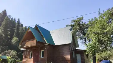 Коттедж на берегу озера в украинском этно стиле с бассейном и релакс зоной