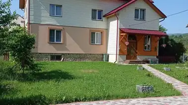 Коттедж на берегу озера в украинском этно стиле с бассейном и релакс зоной