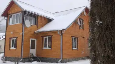 Коттедж на берегу озера в украинском этно стиле с бассейном и релакс зоной