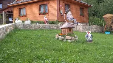 Коттедж на берегу озера в украинском этно стиле с бассейном и релакс зоной