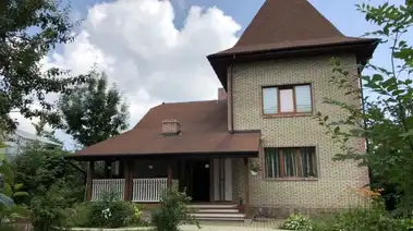 Коттедж на берегу озера в украинском этно стиле с бассейном и релакс зоной