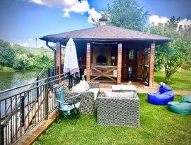 Аренда беседки закрытая с бассейном. Речка, пляж, рыбалка фото №2