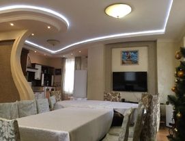Будинок на Русанівських садах із озером фото №2