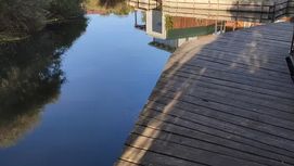 Сдаётся посуточно двухэтажный деревянный коттедж на воде фото №2