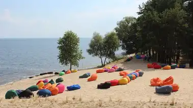 Комплекс котеджів під Києвом з басейном до 50 осіб на березі озера