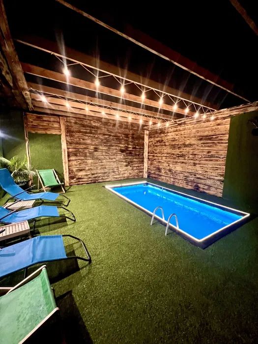 Оренда будинку з басейном, лазнею, караоке та вуличної SPA-джакузі! фото