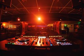Sayless Music Bar фото №3