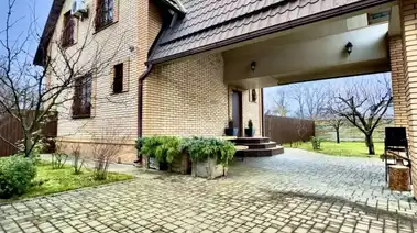 Великий будинок в оренду подобово для бенкетів до 40 осіб
