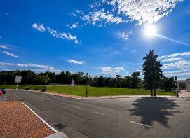 Площадь перед стадионном. Свободное пространство для мероприятий фото №4